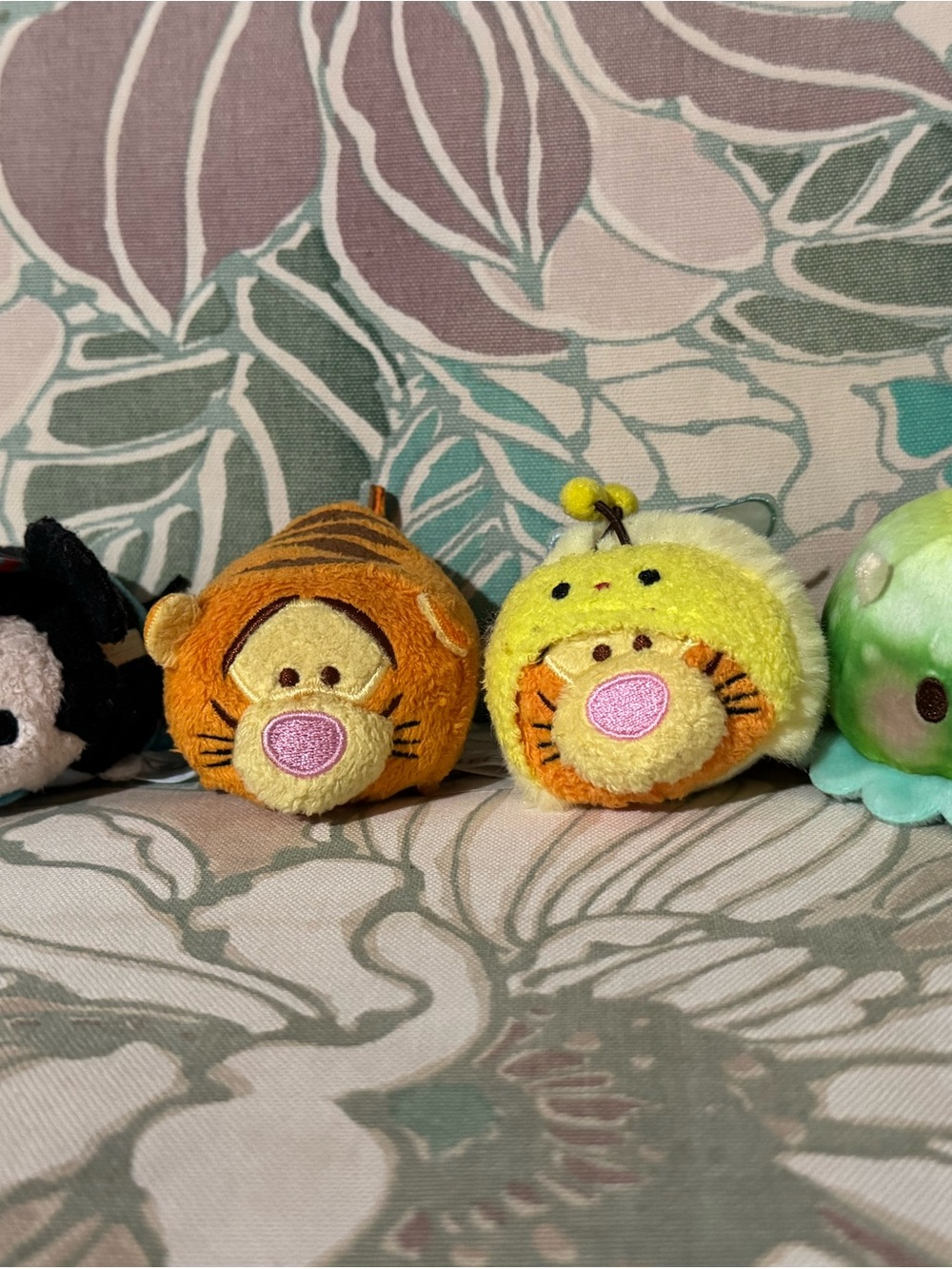 Disney Tsum Tsum Plush Set + Cute keychain